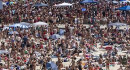 Christmas Day tensions rise as revellers urged to avoid Aussie beach