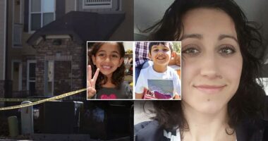 Colorado mom accused of killing 2 children and fleeing to UK returns stateside to face murder charges