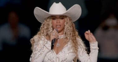 Country singer accused of copying Beyonce's Christmas halftime show