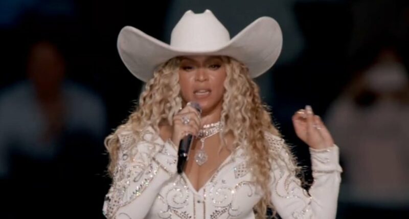 Country singer accused of copying Beyonce's Christmas halftime show