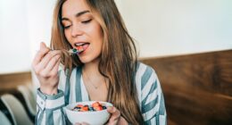 Dietitian reveals exact time to eat breakfast for lower cholesterol