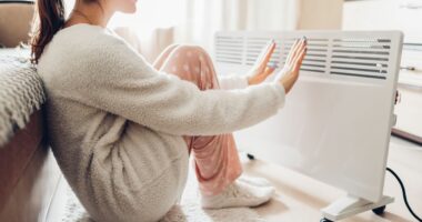 Doctor explains why your hands and feet get cold and how to fix it