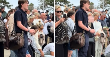 Emotional moment crowd sings 'I am Australian' at Bondi Beach vigil