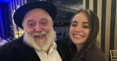 Families of Bondi Beach terror attack victims pen open letter to Albo