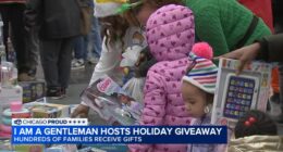 Free Christmas toys Chicago: Hundreds of families receive gifts at annual I Am A Gentleman toy giveaway on Christmas Eve