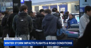 Ground stop at Midway airport amid holiday travel woes, hundreds of flights canceled at O'Hare