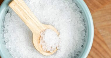 Homeowners told to use salt and vinegar on their windows within 24 hours