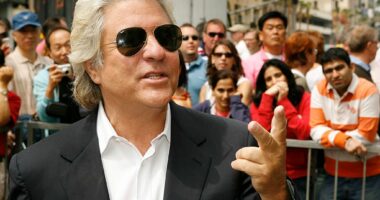 Celebrity Net Worth logo