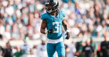 Celebrity Net Worth logo