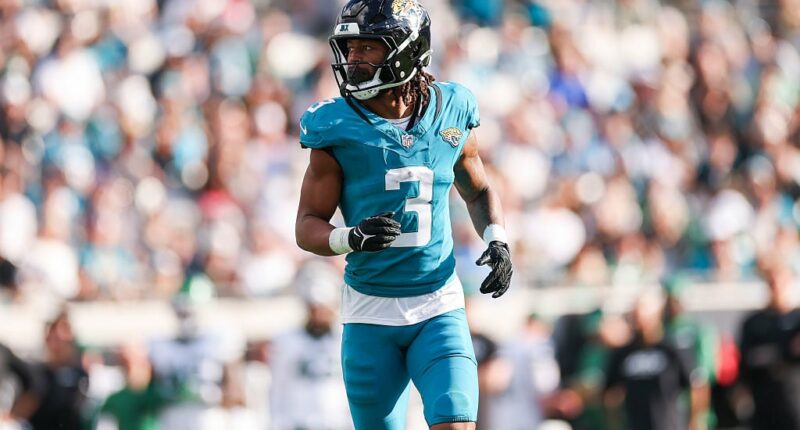 Celebrity Net Worth logo