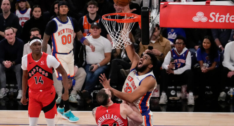 Knicks put up another 40-point quarter in 18-point rout of Raptors