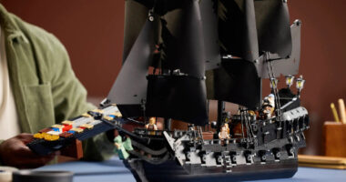 LEGO Captain Jack Sparrow's Pirate Ship Review