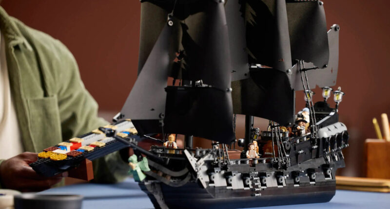 LEGO Captain Jack Sparrow's Pirate Ship Review