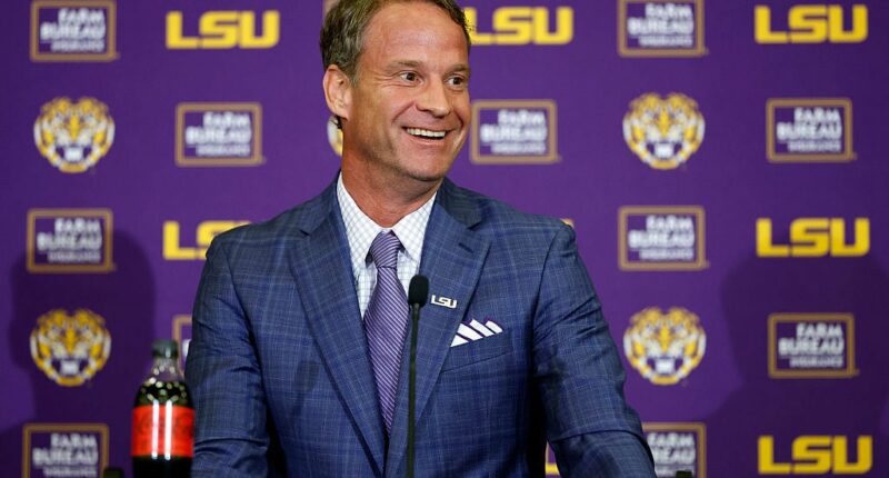 Celebrity Net Worth logo