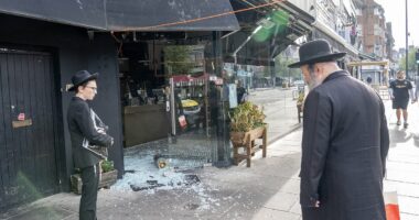 Life for Jewish families in Golders Green