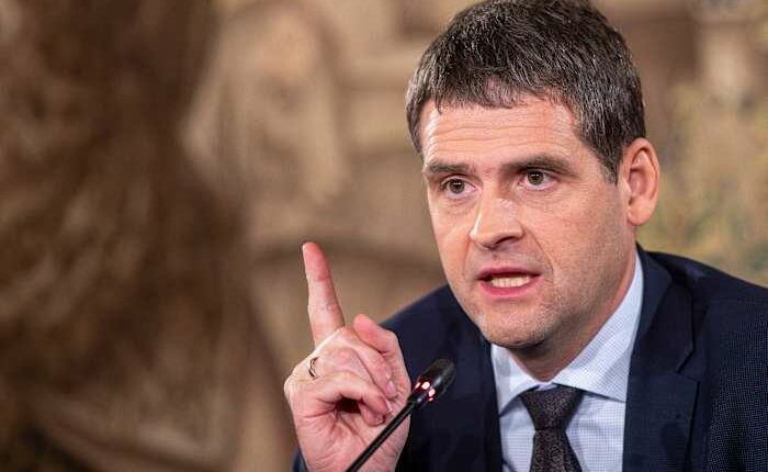 Lithuanian court convicts the leader of a governing party of inciting hatred against Jews