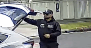 Man seriously injured as he and daughter fight off attempted carjackers