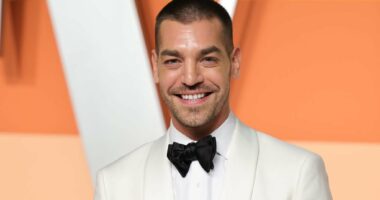 Celebrity Net Worth logo