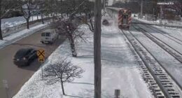 Metra BNSF train crashes into vehicle at Monroe Street in Hinsdale, causing delays, commuter rail says | Video