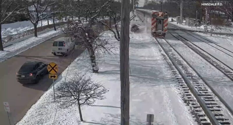 Metra BNSF train crashes into vehicle at Monroe Street in Hinsdale, causing delays, commuter rail says | Video