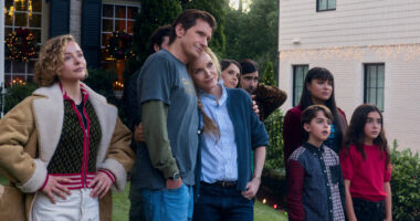 Michelle Pfeiffer's Christmas Movie Has Charm But No Spark