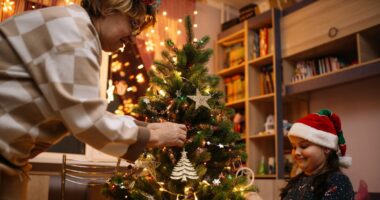 NHS shares alert over 'warning signs' in family members at Christmas