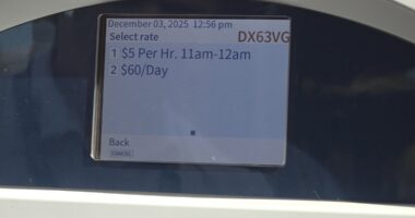 Neptune Beach mayor defends $5 hourly nonresident parking rate for Beaches Town Center