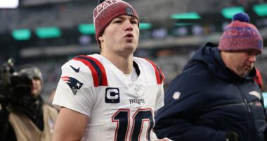 New England Patriots win AFC East for the first time since Tom Brady was QB as Bills' reign ends with heartbreaking loss