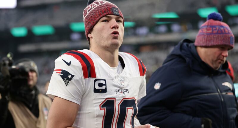 New England Patriots win AFC East for the first time since Tom Brady was QB as Bills' reign ends with heartbreaking loss