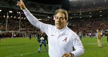 Celebrity Net Worth logo