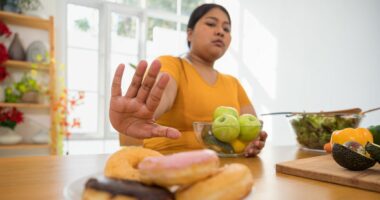 One snack reduces cravings for sweets and fast foods in young people finds study