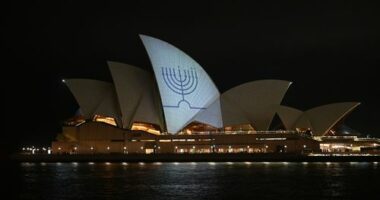 Opera House lit up in 'powerful message' to the world after Bondi attack