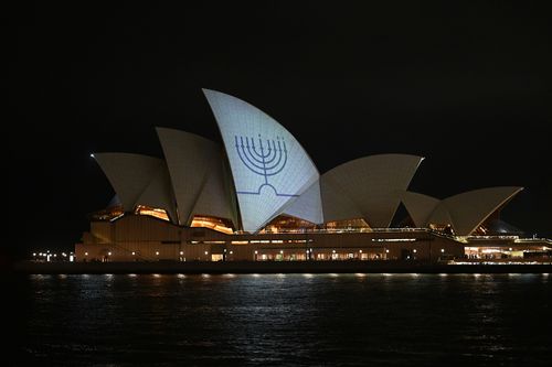 Opera House lit up in 'powerful message' to the world after Bondi attack