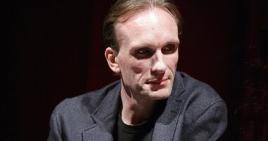 Celebrity Net Worth logo