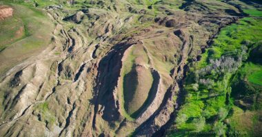 Pottery find at last resting place of biblical boat