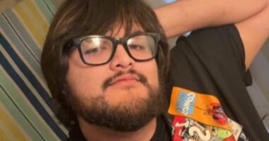 Rage-baiting influencer hands out MACHETES to homeless people