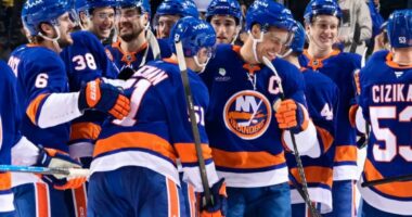 Resilient Islanders beat Golden Knights in shootout