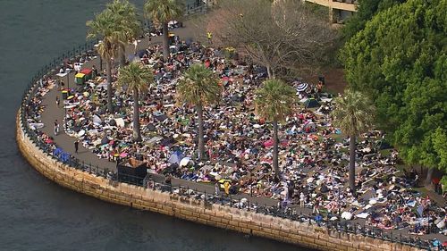 Revellers defy terror fears to flock to Sydney NYE celebrations