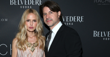 Celebrity Net Worth logo