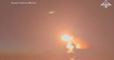 Russia strikes Kyiv, Ukraine, kills at least 1 person day before presidents Volodymyr Zelenskyy, Donald Trump meet in Florida