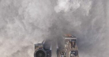 Schools told to keep children inside as polluted fog envelops Bosnian capital