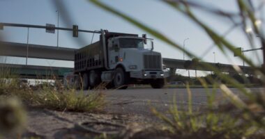 Should Florida truck drivers be required to take CDL testing, instruction in English?