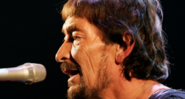 Singer-songwriter Chris Rea, known for 'Driving Home for Christmas,' dies at 74