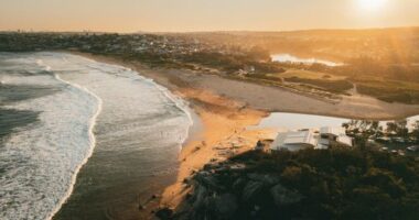 Sydney to swelter through more heatwave conditions as nine regions face total fire bans