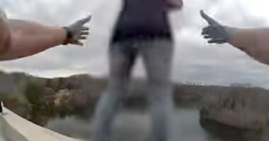 Tennessee officers rescue woman considering jumping from bridge on day after Christmas