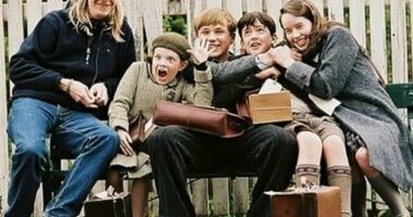 The cast of The Chronicles Of Narnia have delighted fans by reuniting on the 20th anniversary of the 2005 hit film