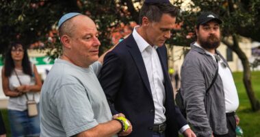 The comment from Bondi vigil host that has divided Aussies