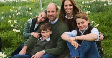 The reason why the Royals don't send winter-themed Christmas cards