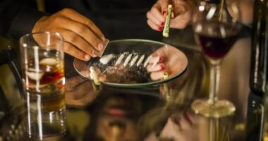 The signs YOU'RE spending today with a secret cocaine user