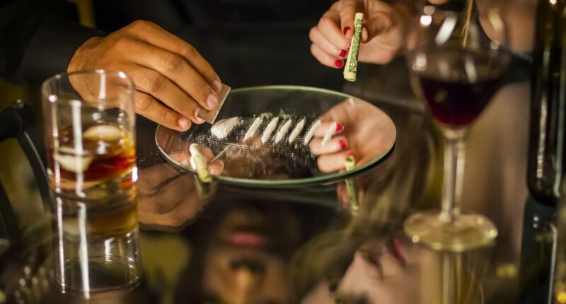 The signs YOU'RE spending today with a secret cocaine user
